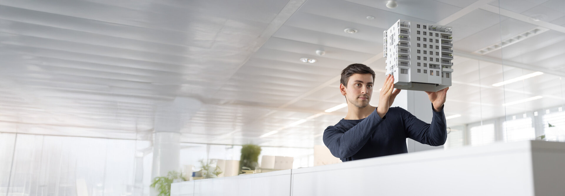 Mitarbeiter der pde mit Modell