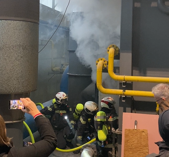 Feuerwehr beim Feuertest